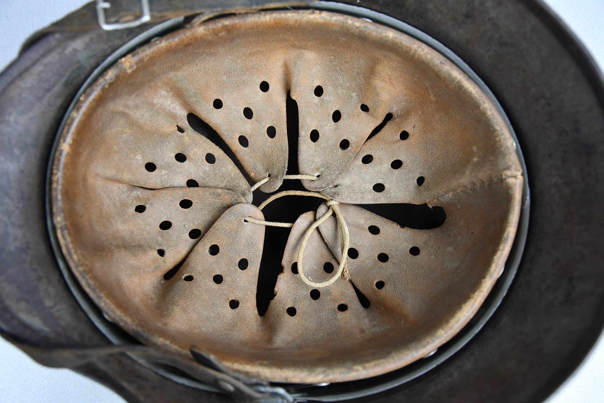 M40 army (Heer) single decal three tone 'Normandy' camouflage helmet SE66 — image 12