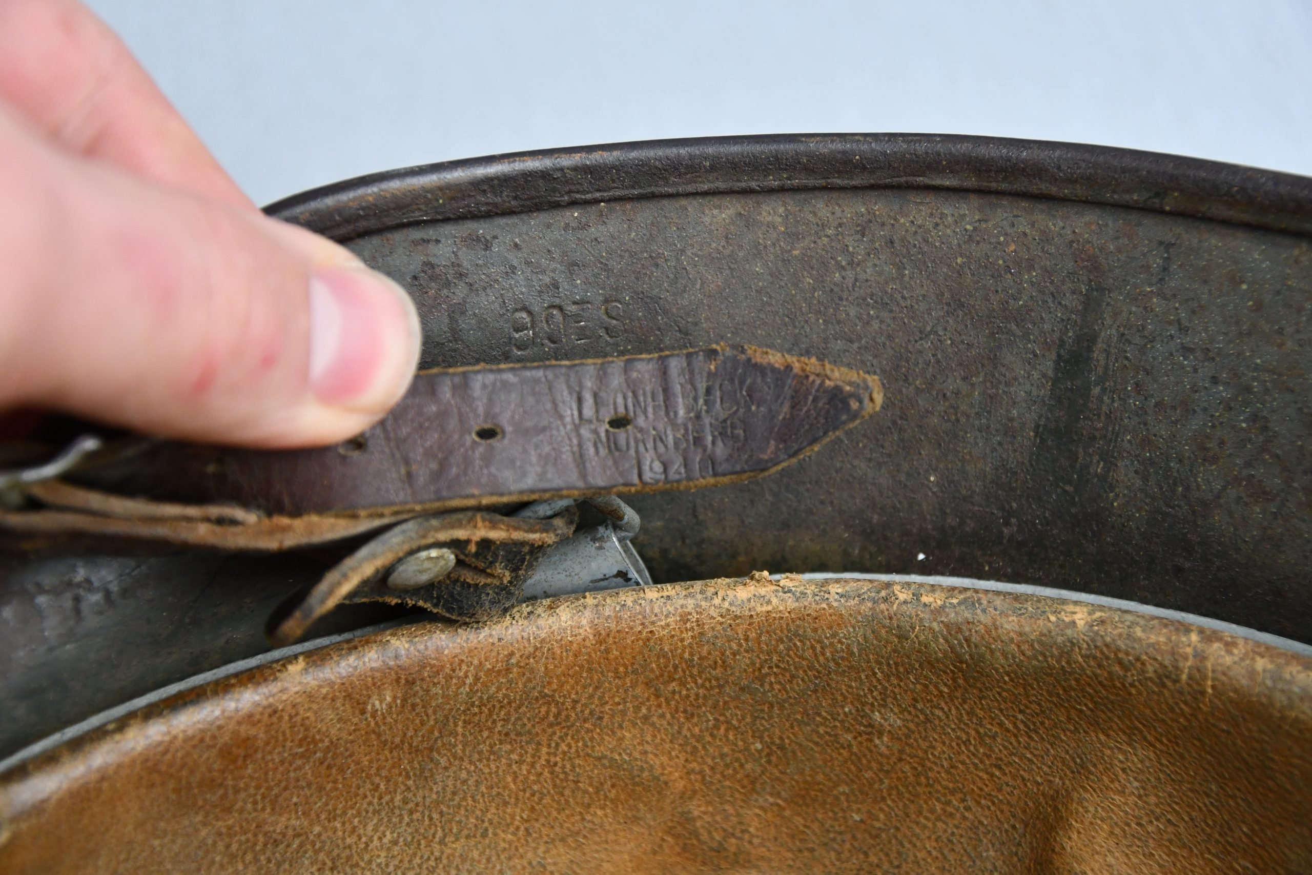 M40 army (Heer) single decal three tone 'Normandy' camouflage helmet SE66 — image 13