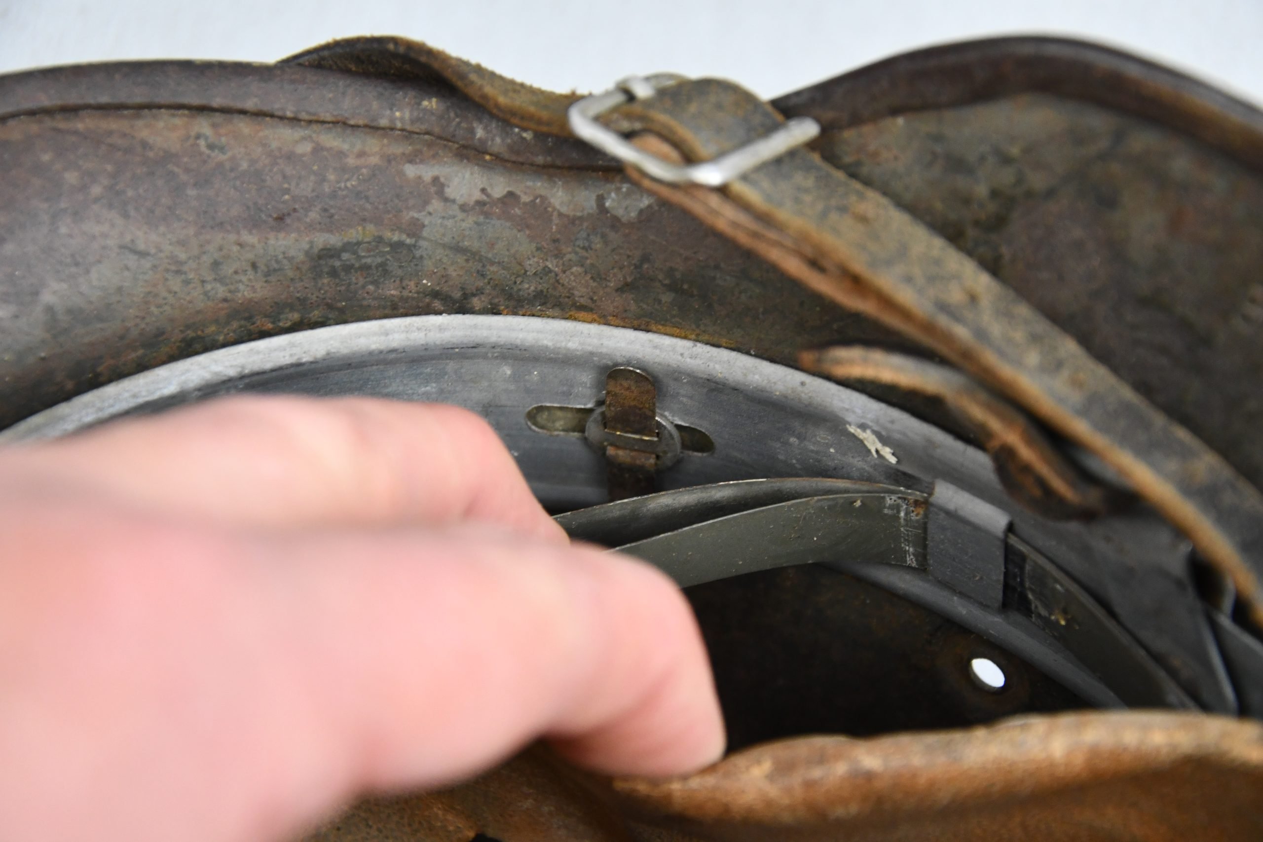 M40 army (Heer) single decal three tone 'Normandy' camouflage helmet SE66 — image 19