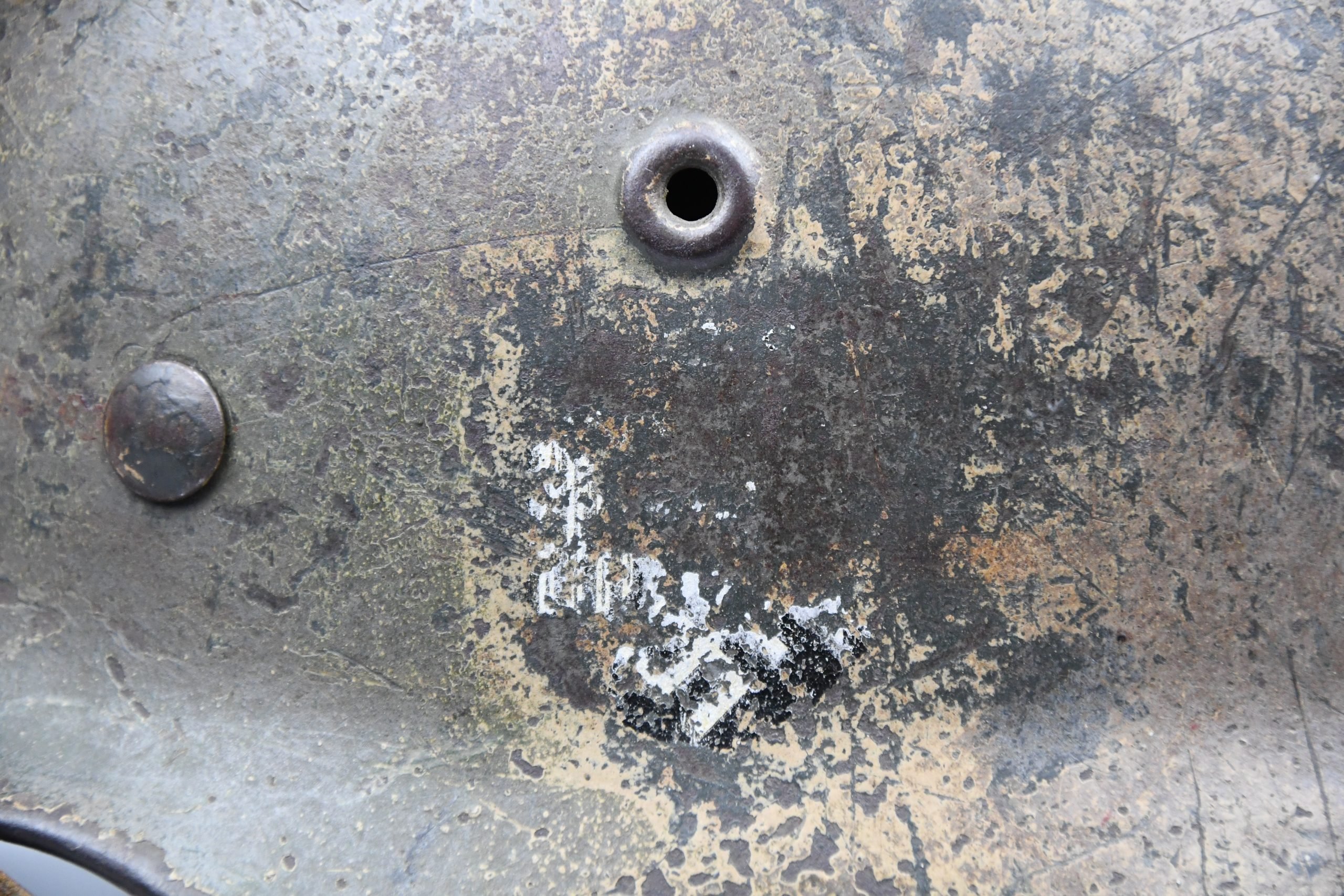 M40 army (Heer) single decal three tone 'Normandy' camouflage helmet SE66 — image 2