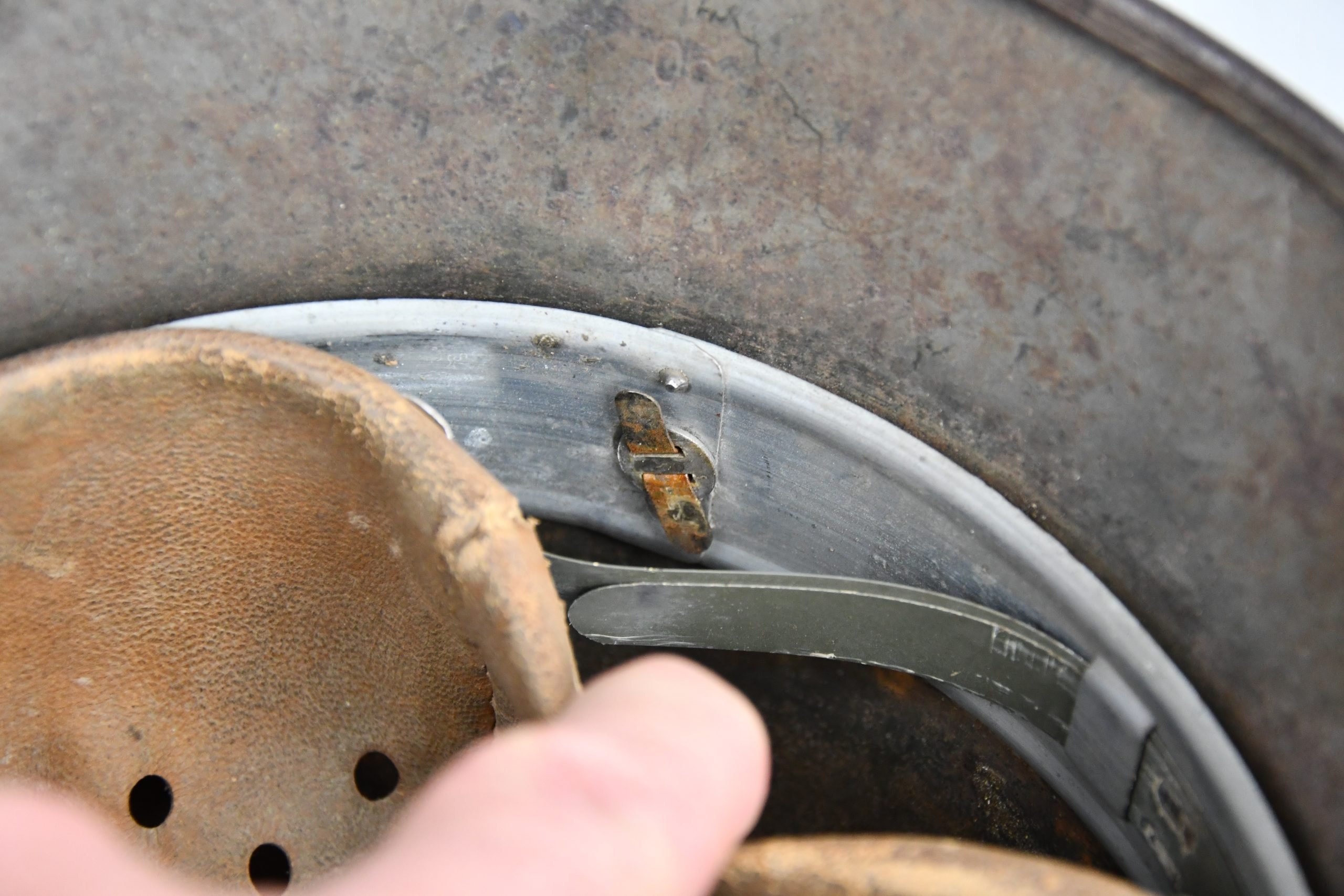 M40 army (Heer) single decal three tone 'Normandy' camouflage helmet SE66 — image 20