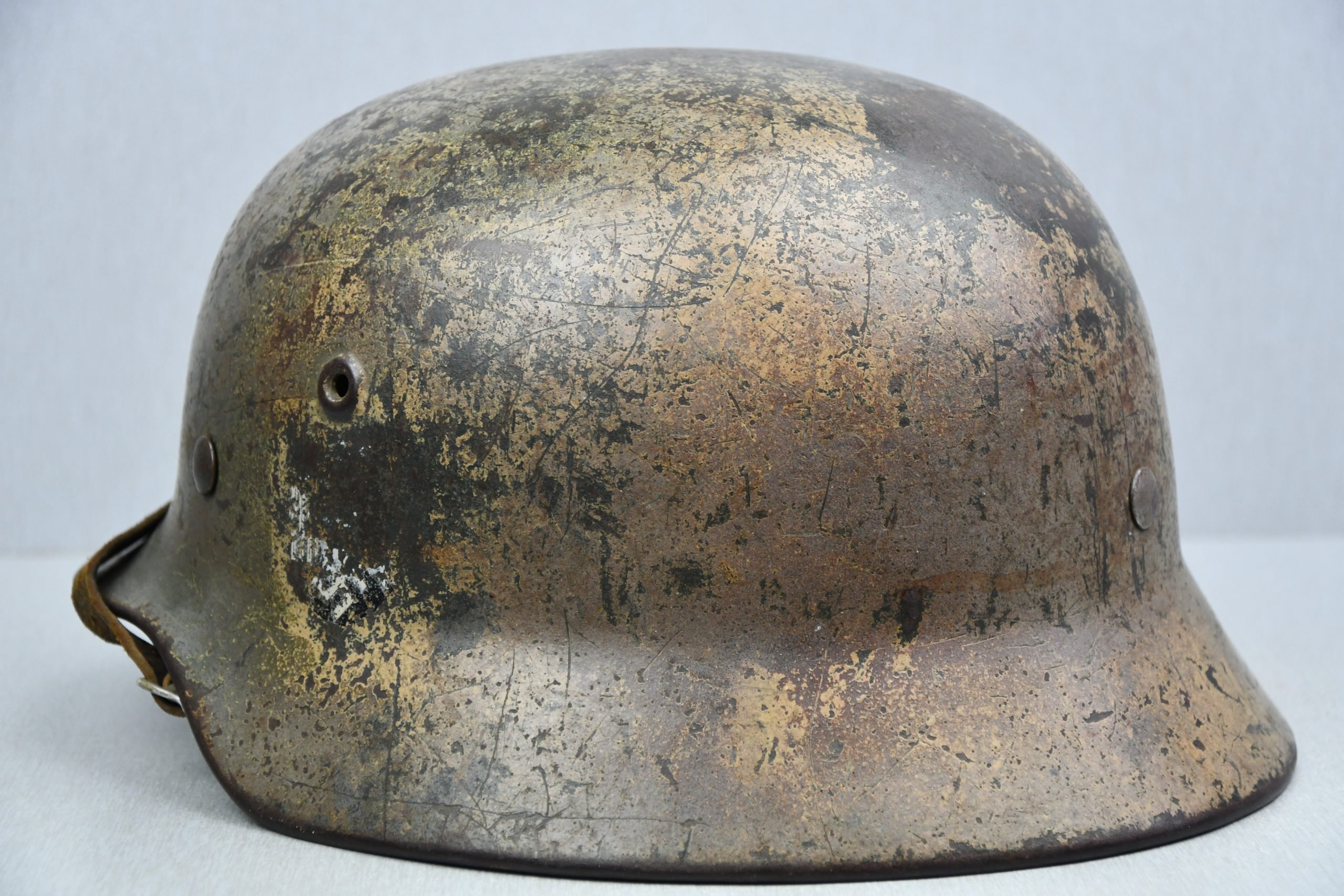 M40 army (Heer) single decal three tone 'Normandy' camouflage helmet SE66 — image 6