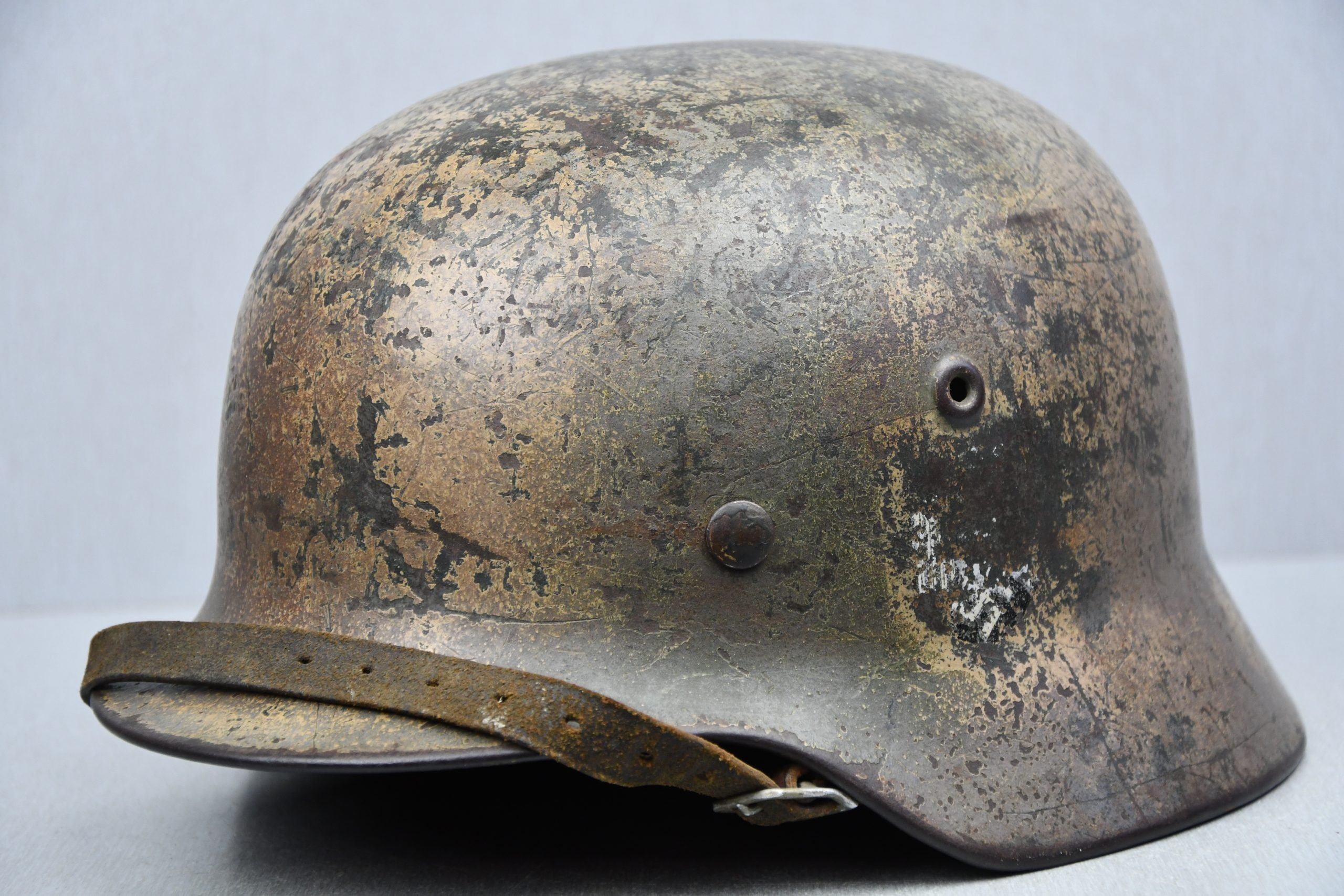 M40 army (Heer) single decal three tone 'Normandy' camouflage helmet SE66 — image 7