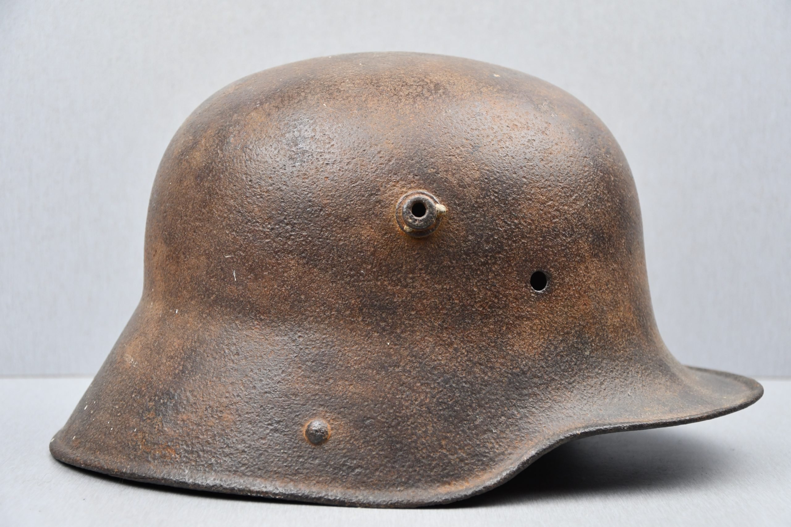 WW1 M16 German steel helmet — image 3