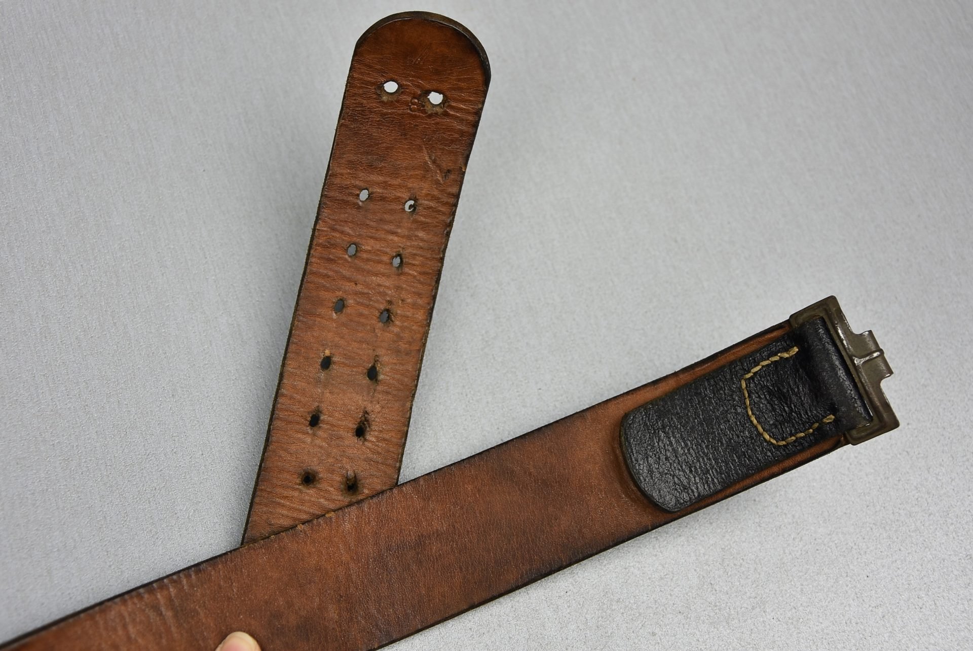 Late war Wehrmacht/Waffen-SS leather equipment belt with RBNr. — image 4