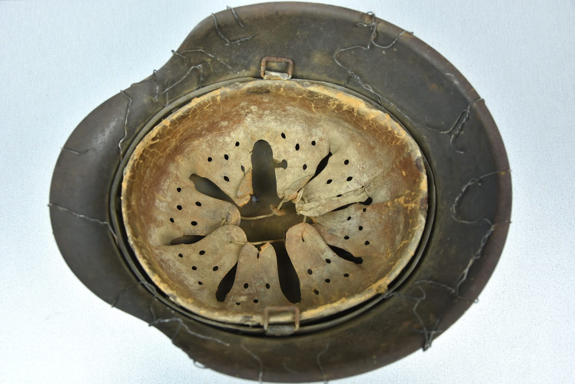 M42 Luftwaffe single decal two tone camoulfage full basket chicken wire helmet ET64 — image 16