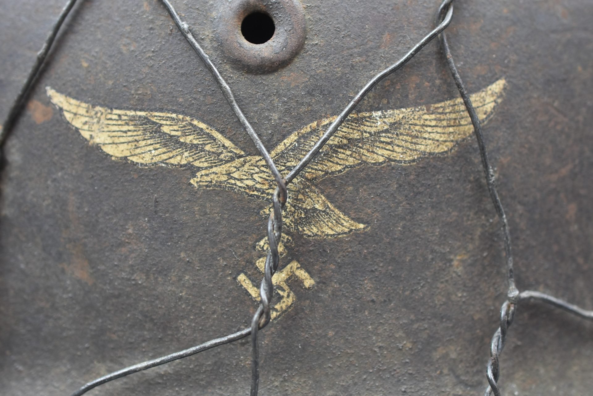 M42 Luftwaffe single decal two tone camoulfage full basket chicken wire helmet ET64 — image 6