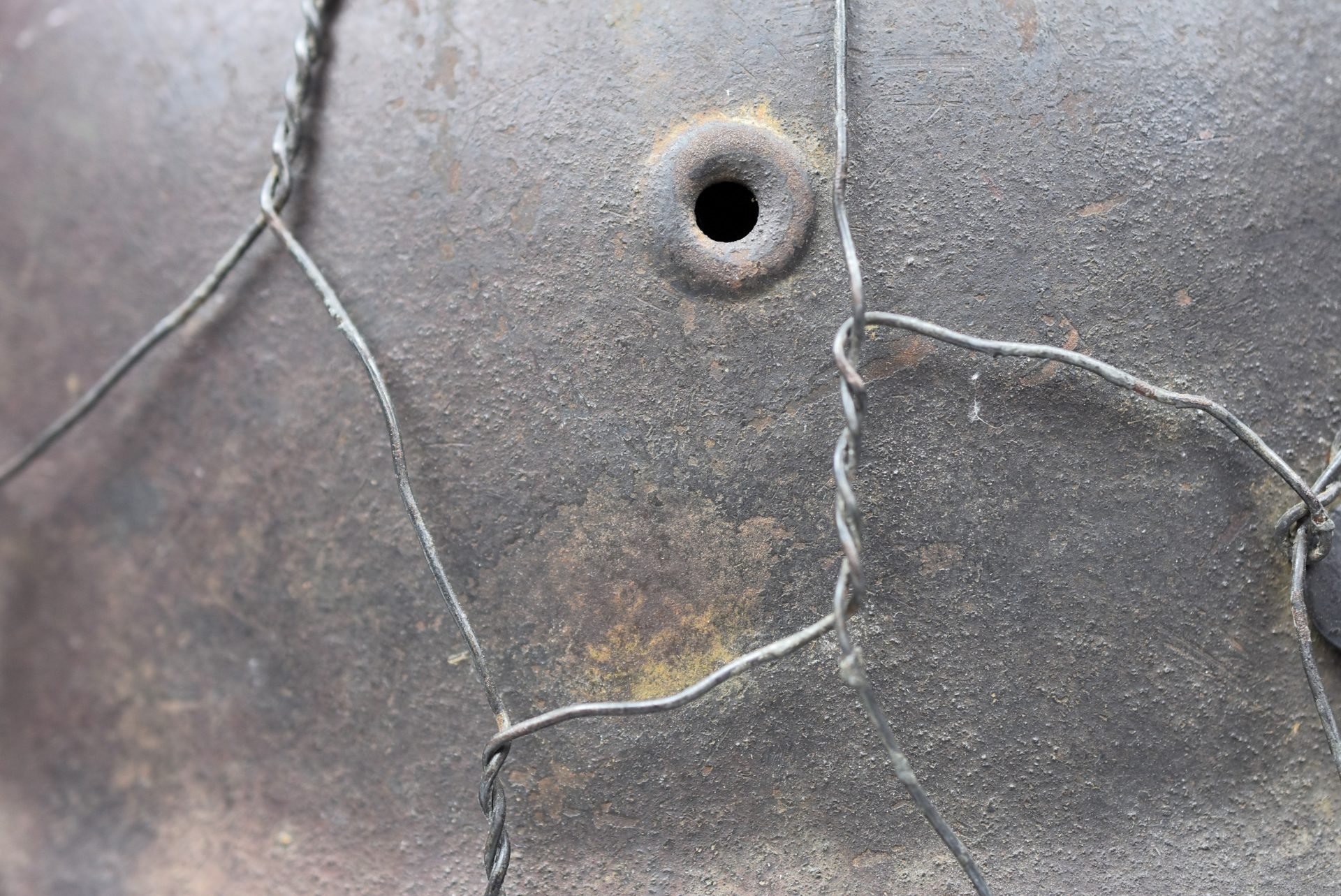 M42 Luftwaffe single decal two tone camoulfage full basket chicken wire helmet ET64 — image 7