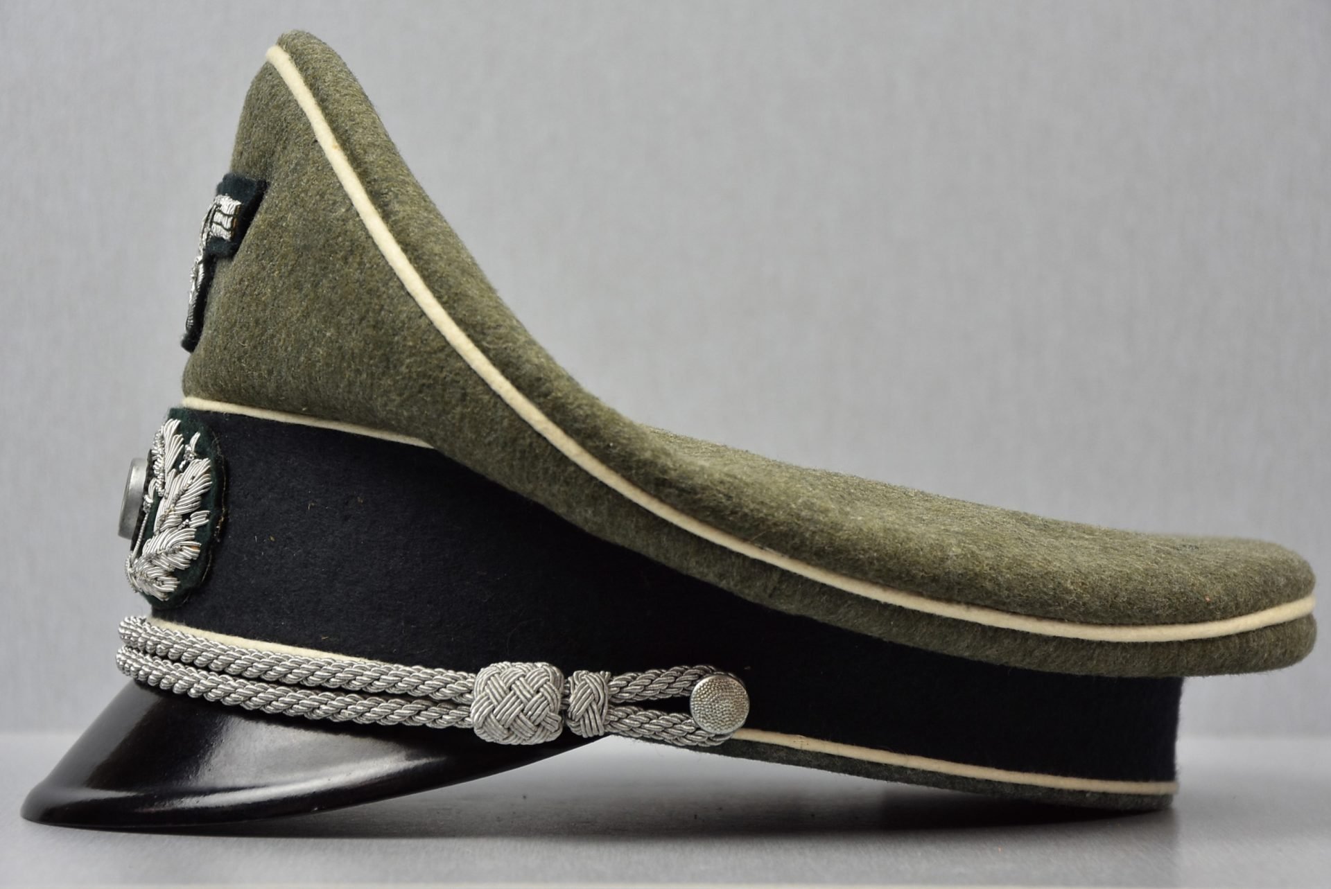 Army (Heer) infantry officer visor cap by Schellenberg — image 2