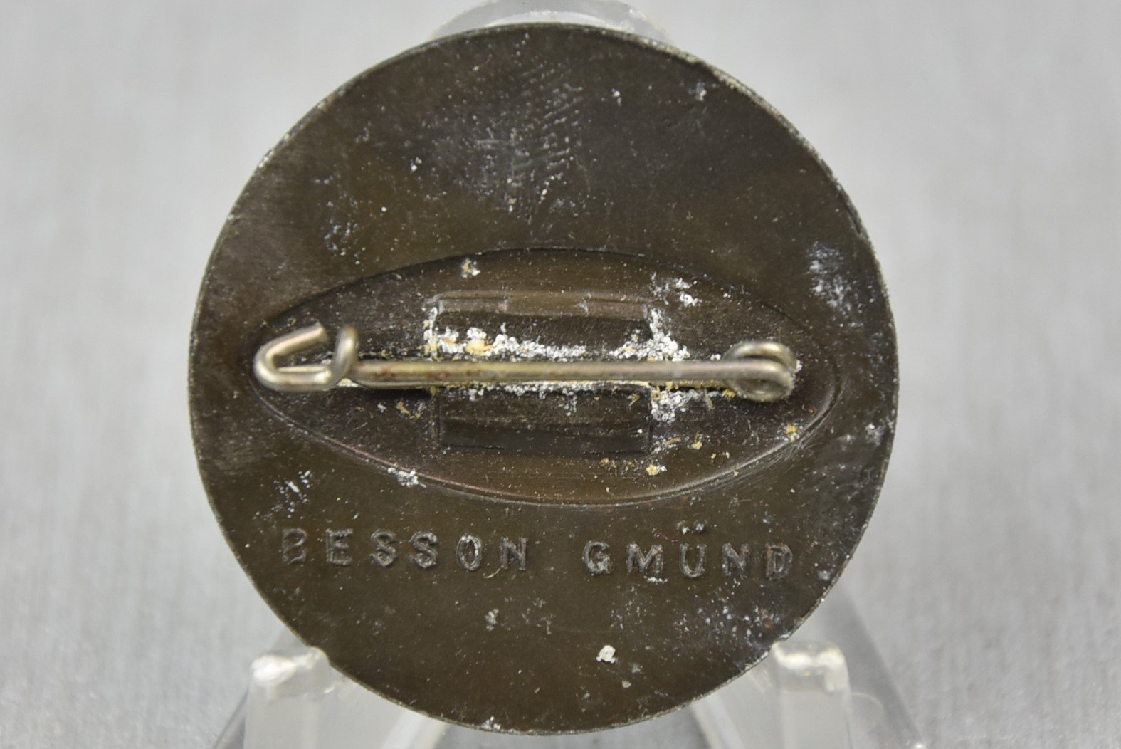 Day badge tinnie Tag Der Arbeit '1 Mai 1937′ by Besson — image 2