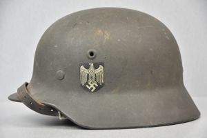 M40 army (Heer) single decal steel helmet Q62