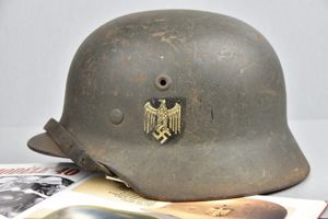 M40 army (Heer) single decal steel helmet Q62 published