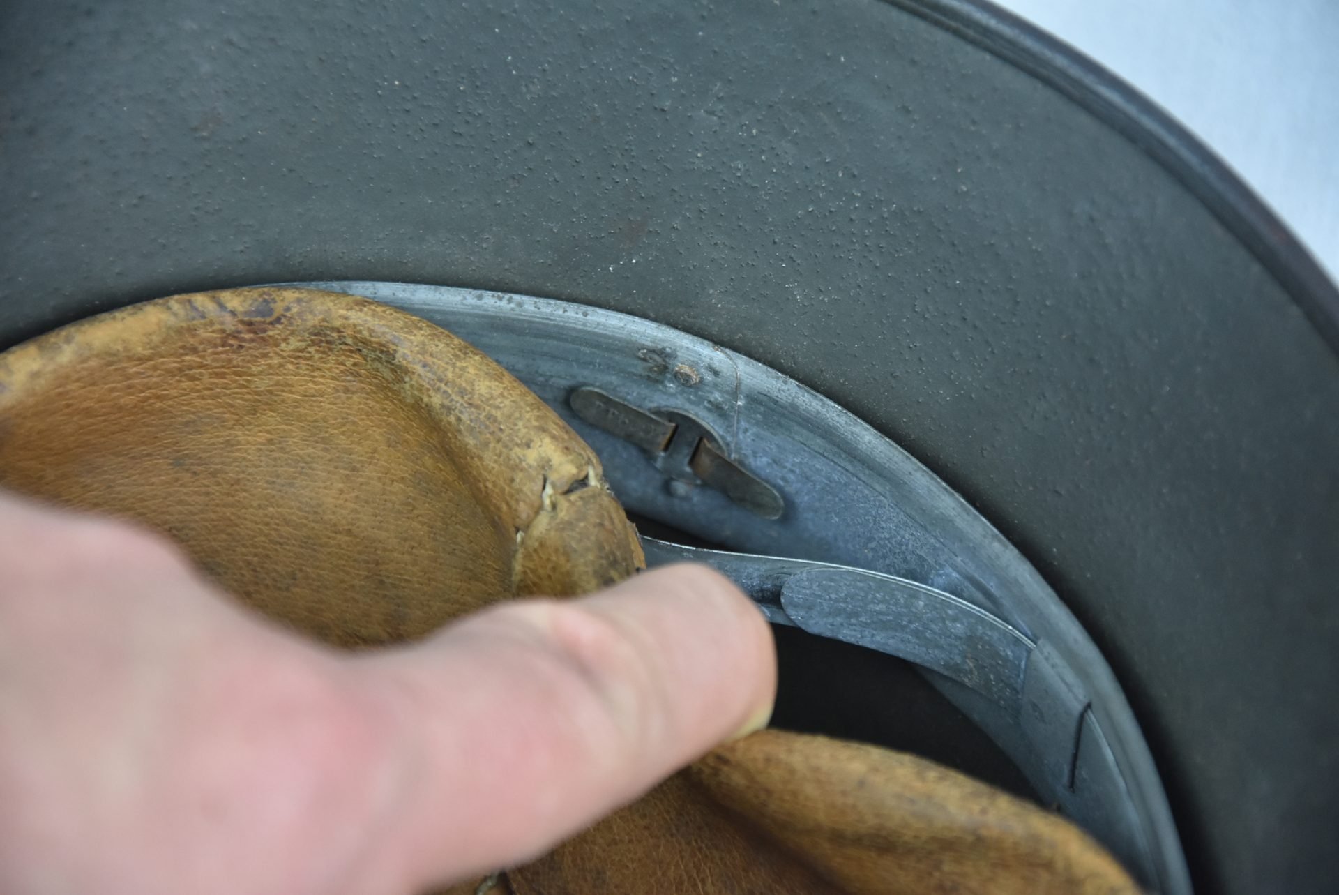 M35 army (Heer) reissued single decal steel helmet ET64 — image 18