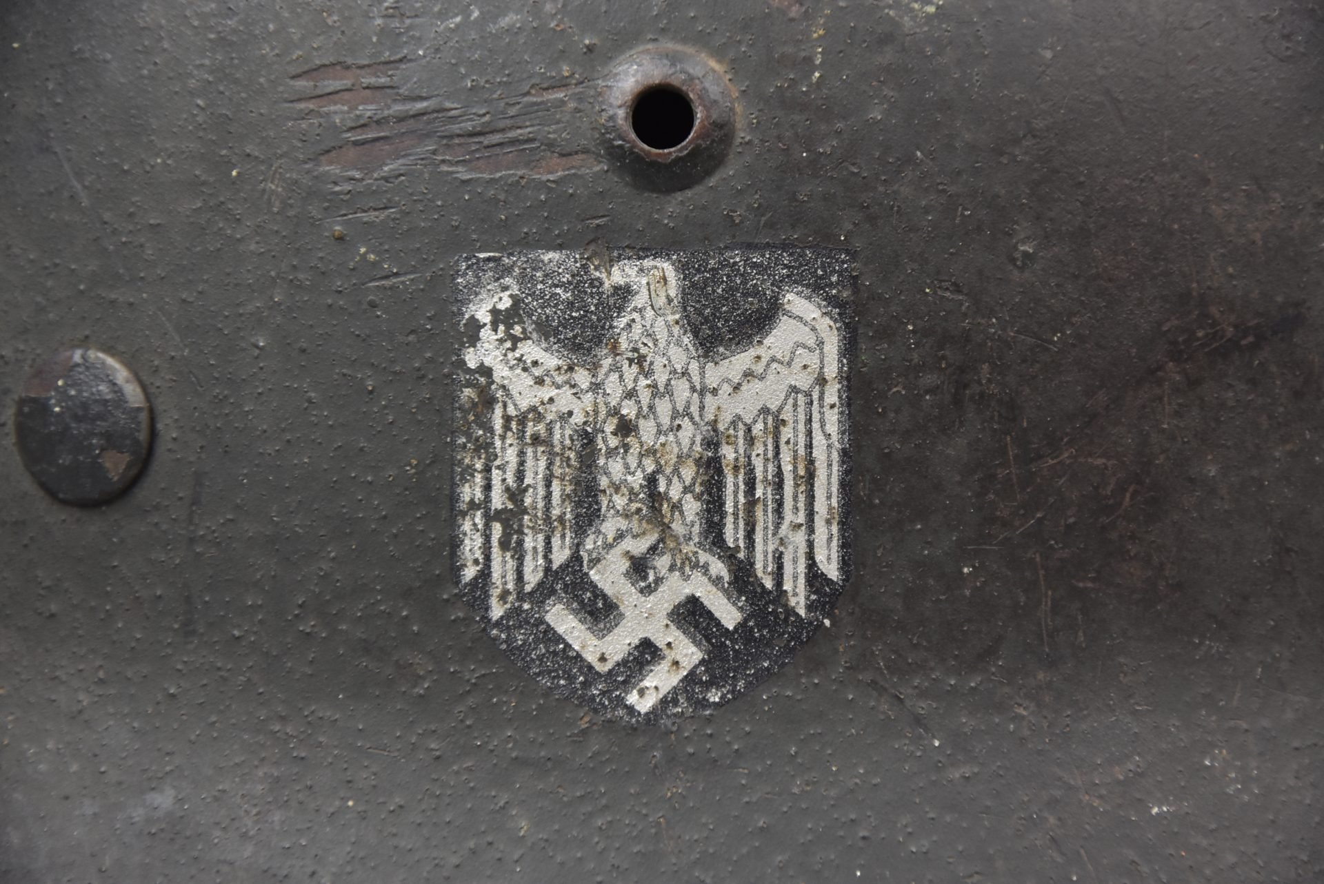 M35 army (Heer) reissued single decal steel helmet ET64 — image 2