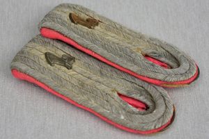 Army (Heer) Panzer-Regiment 7 officer slip-on boards for Leutnant