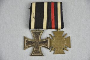 WW1 medal bar with Iron Cross 2nd class and Honor …