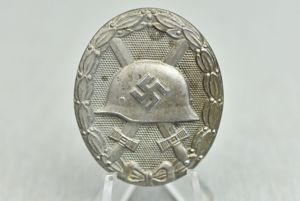 Gold wound badge by L/22 Glaser & Söhne