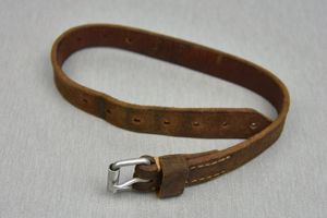 Wehrmacht leather equipment strap 'Mantelriem' unit marked