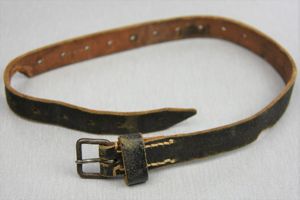 Wehrmacht leather equipment strap 'Mantelriem' 1943