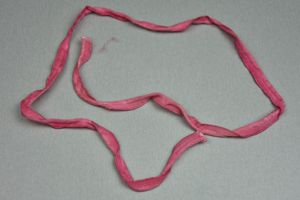 Wehrmacht pink Panzer piping for shoulder boards and collar tabs