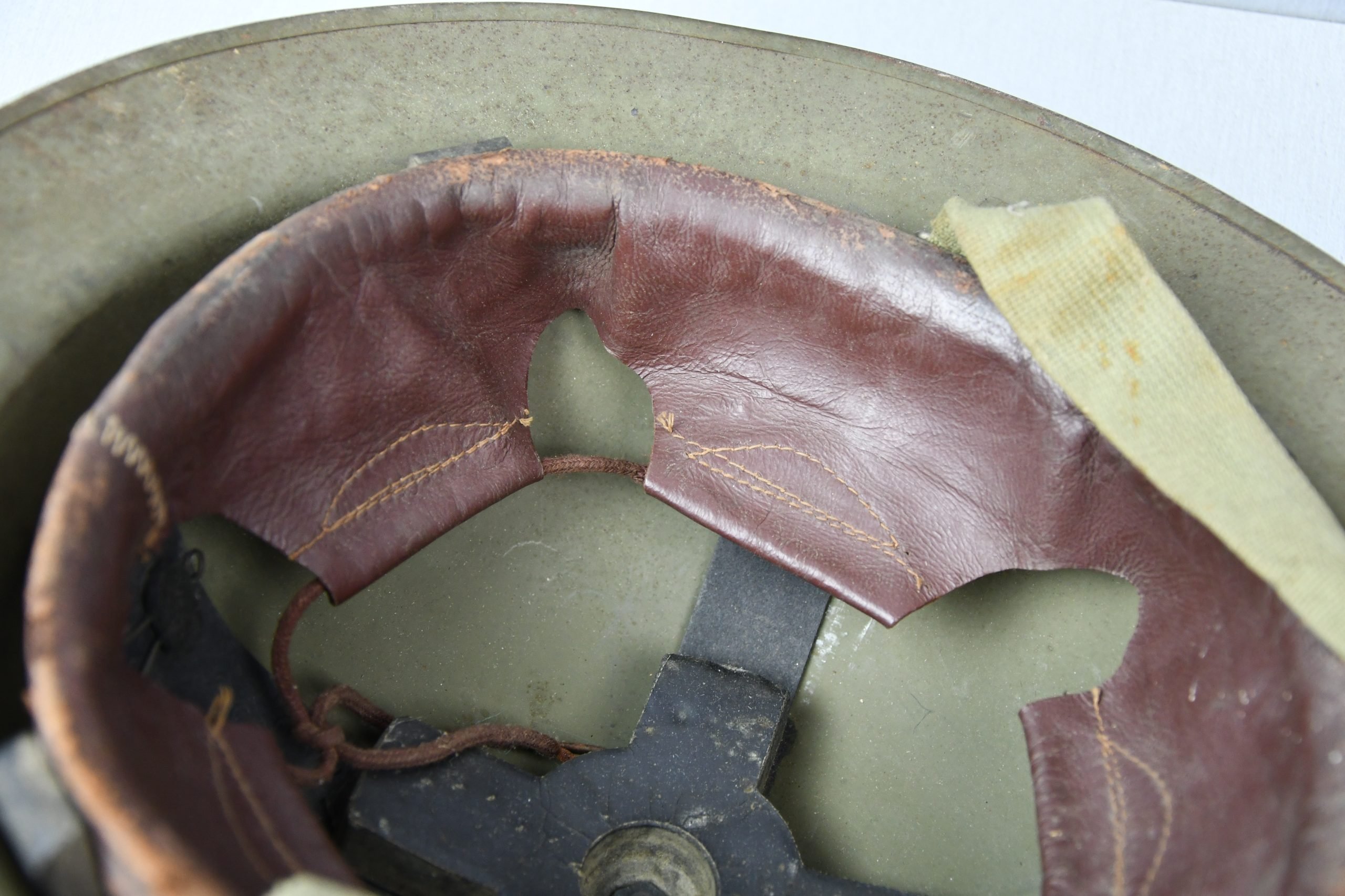 Belgian post-war 'Tommy' helmet 1952 — image 10