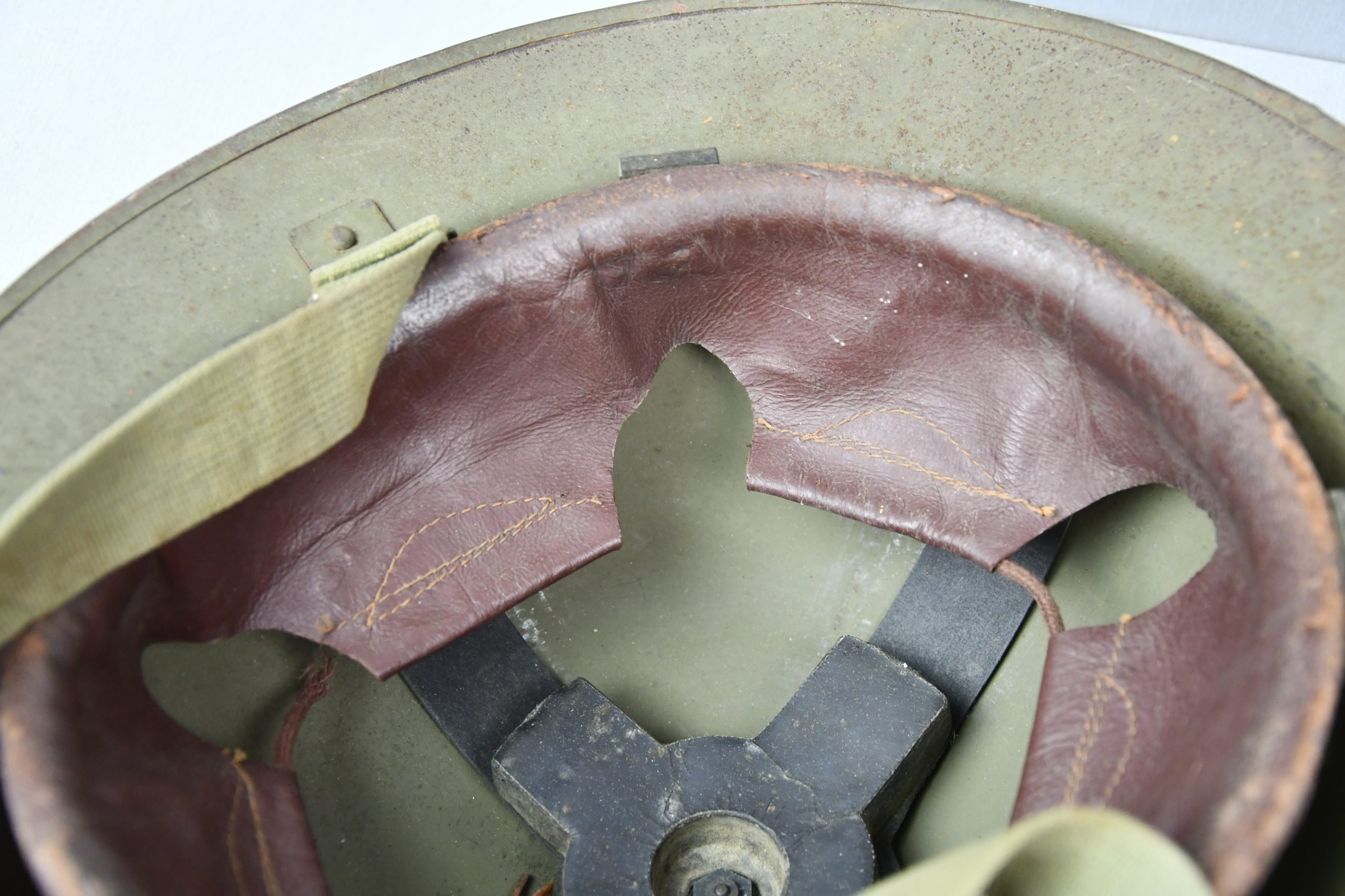 Belgian post-war 'Tommy' helmet 1952 — image 11