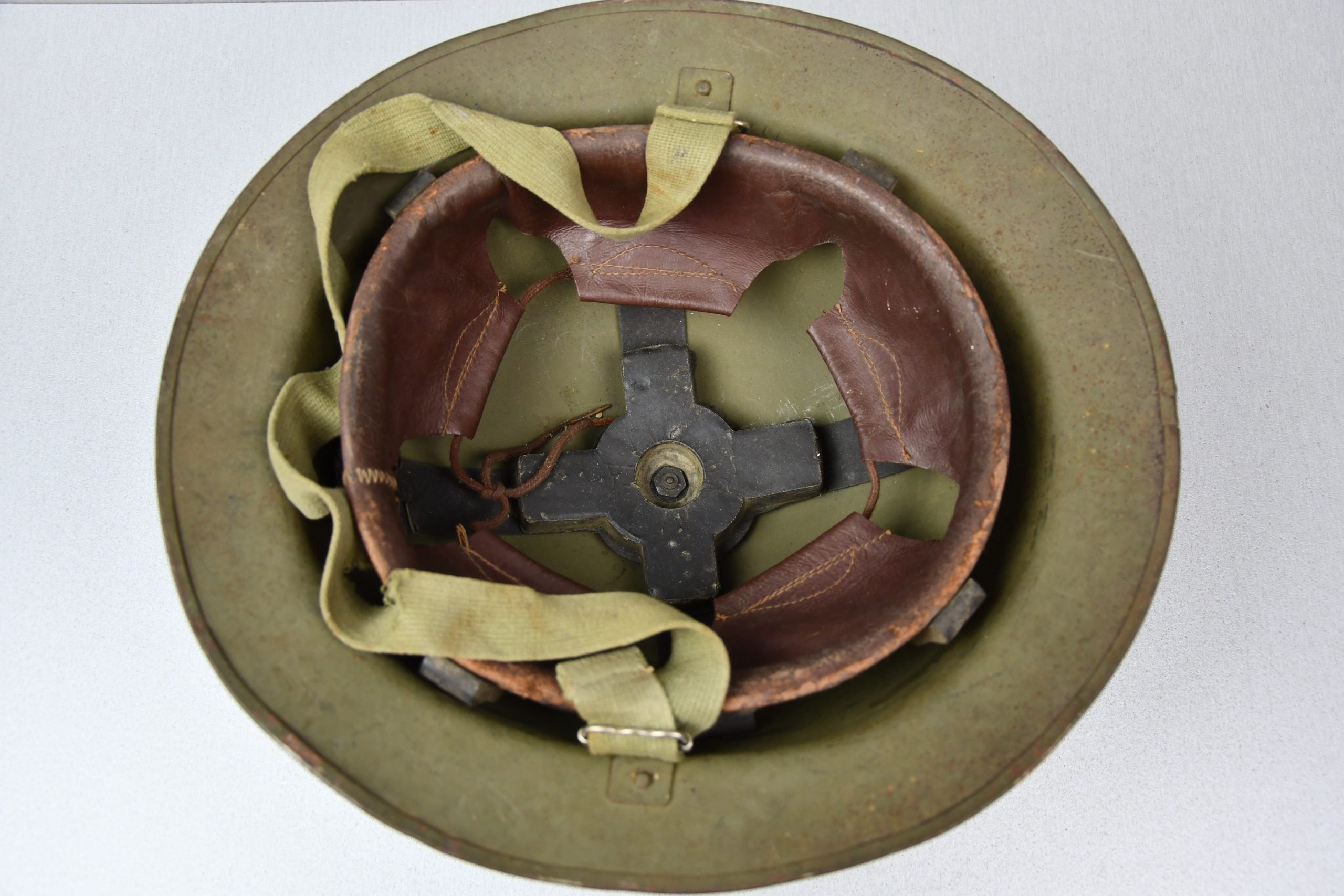 Belgian post-war 'Tommy' helmet 1952 — image 7