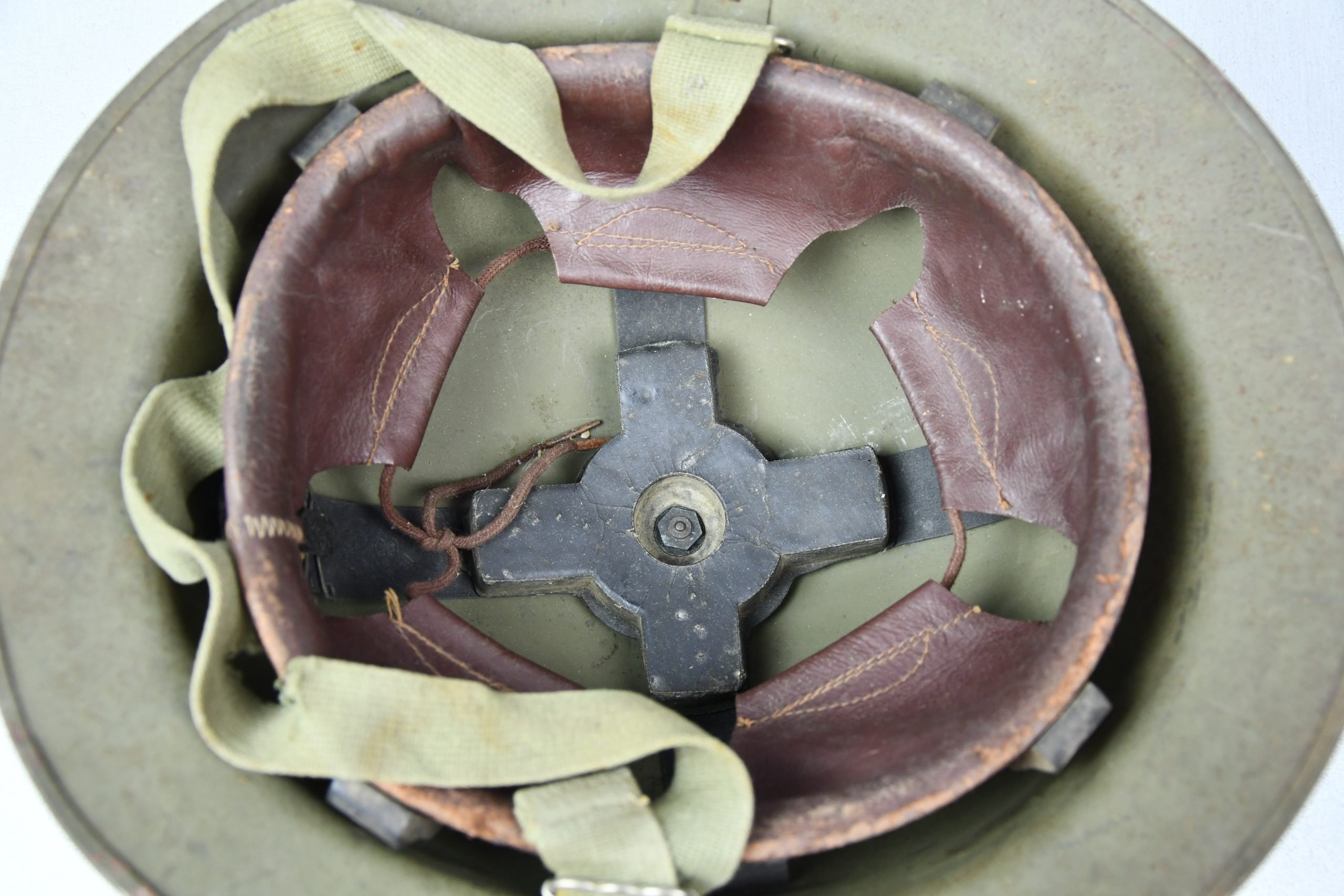 Belgian post-war 'Tommy' helmet 1952 — image 8