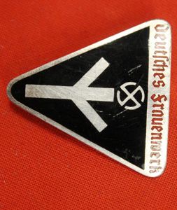 3rd Reich Deutsches Frauenschaft pin, marked RZM M1/34