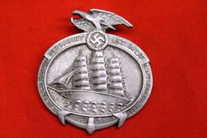 1935 German SEEFAHRT IST NOT , Day badge , Tinnie