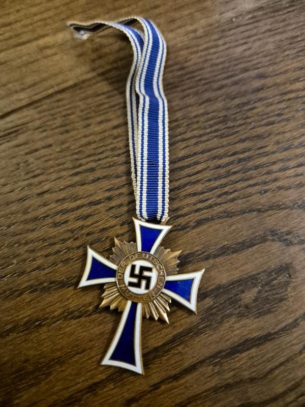 WW2 German Mother Cross 3rd class in bronze no6 — image 2