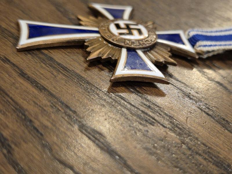 WW2 German Mother Cross 3rd class in bronze no6 — image 3
