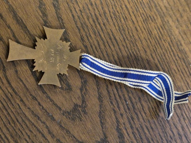 WW2 German Mother Cross 3rd class in bronze no6 — image 4