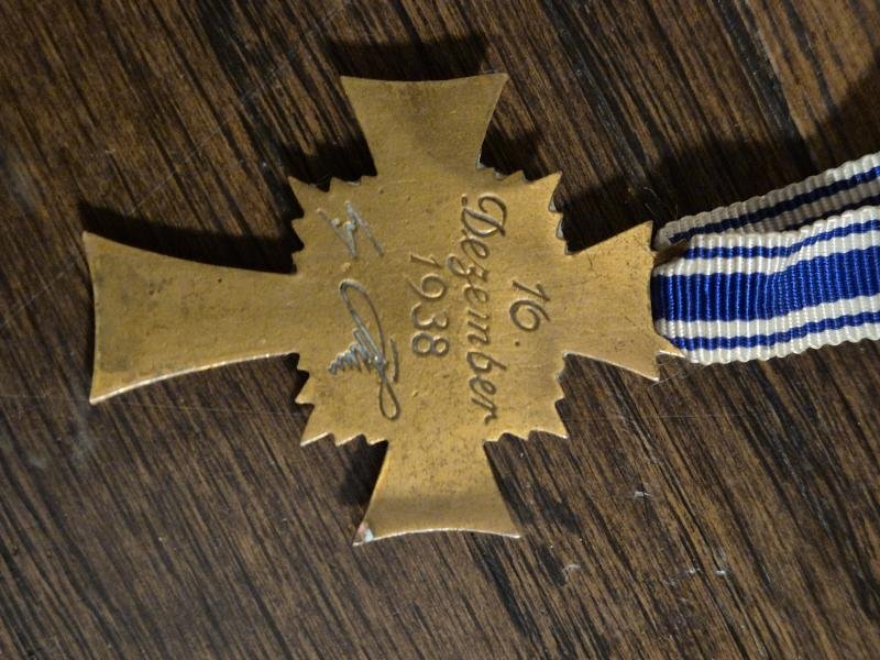 WW2 German Mother Cross 3rd class in bronze no4 — image 5