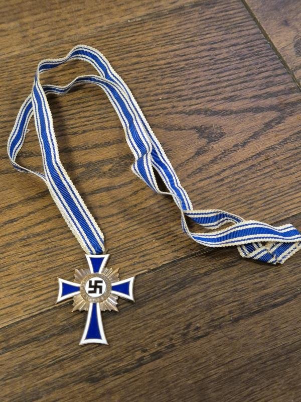 WW2 German Mother Cross 3rd class in bronze — image 2