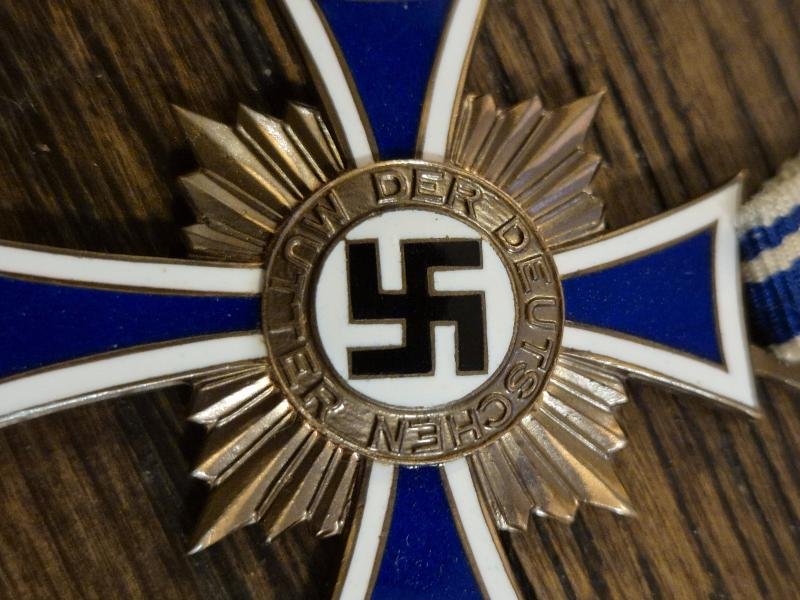 WW2 German Mother Cross 3rd class in bronze — image 3