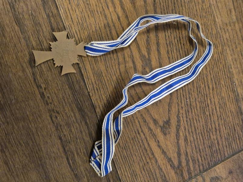 WW2 German Mother Cross 3rd class in bronze — image 4