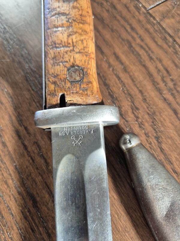 WW1 GERMAN S1884/98 nA BAYONET HERDER OF SOLINGEN 1917 DATED, STAMPS AROUND — image 2