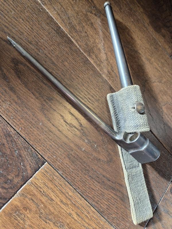 WW2 LEE ENFIELD SPIKE BAYONET NO 4 MK 2, CANADIAN PRODUCTION!!! — image 5