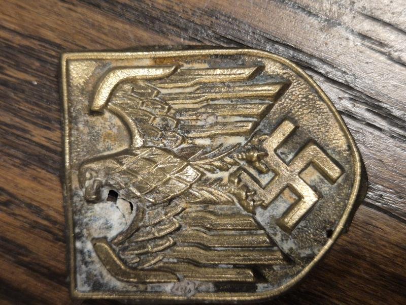 WW2 German Wehrmacht DAK pith helmet badge no5