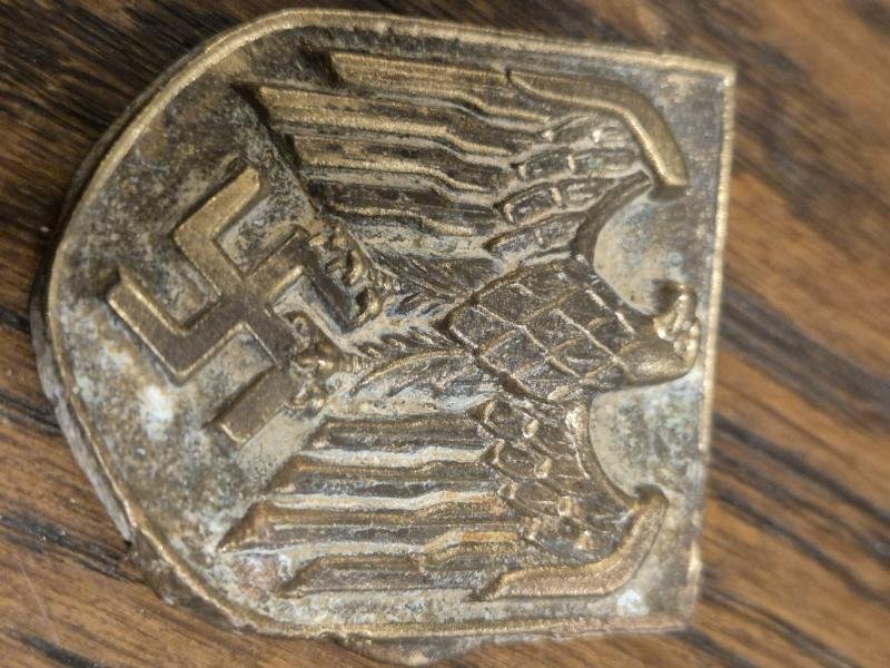 WW2 German Wehrmacht DAK pith helmet badge — image 4