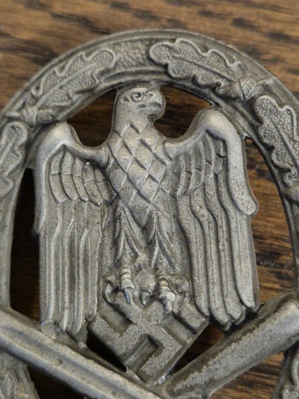 WW2 German General Assault Badge. Maker R.S. for Rudolf Souval. VGC FOR AGE — image 3