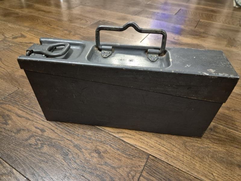 WW2 German Mg34/42 ammunition tin, case 1941 dated genuine paint and WaA stamp — image 2