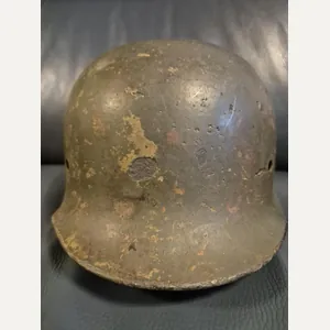 WW2 GERMAN M40 HELMET. VERY GOOD PAINT. PERFECT FOR PROJECT.
