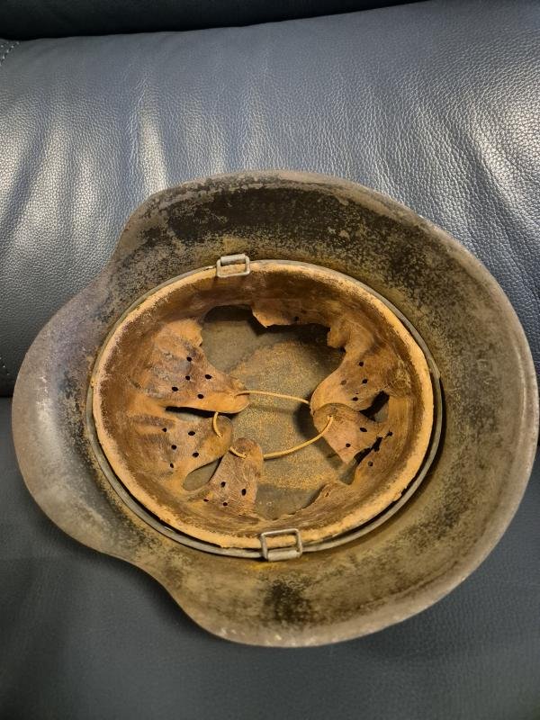 WW2 GERMAN M42 HELMET SINGLE DECAL. SIZE 64. ATTIC FOUND — image 4