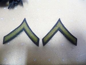 USA WW2 PAIR CLOTH P.F.C RANK CHEVRONS