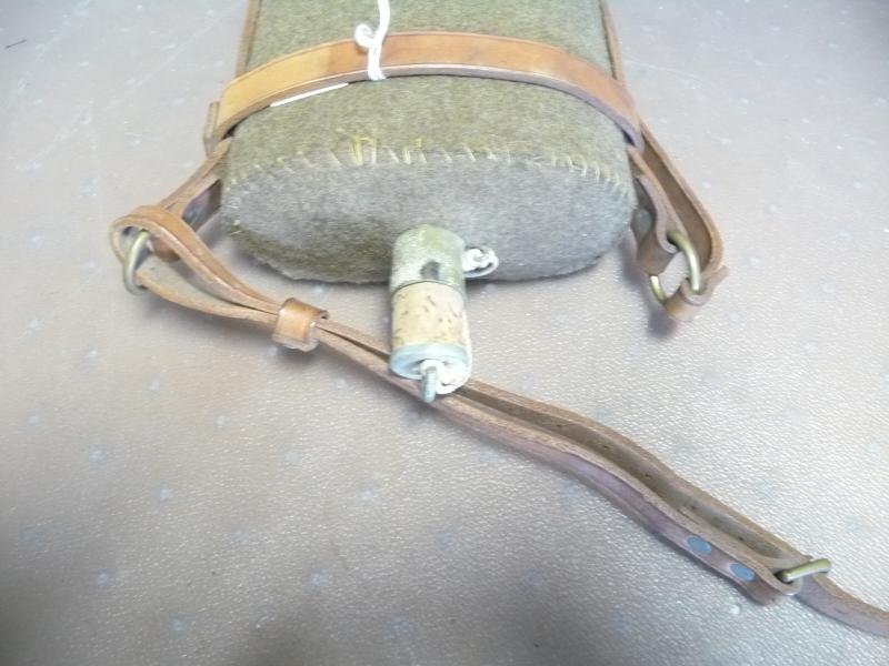 BRITISH WW2 WATERBOTTLE & LEATHER SLING — image 2