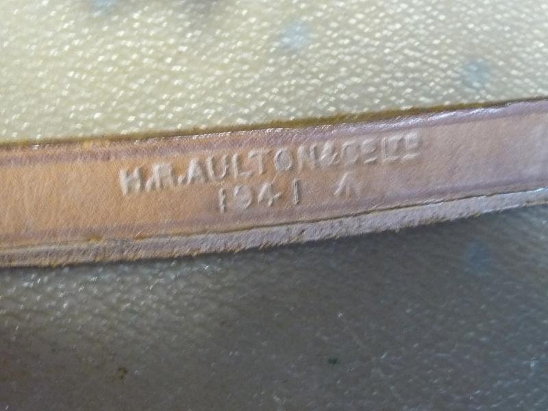 BRITISH WW2 WATERBOTTLE & LEATHER SLING — image 3