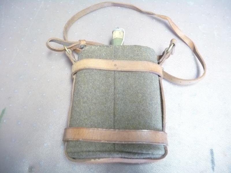 BRITISH WW2 WATERBOTTLE & LEATHER SLING — image 4