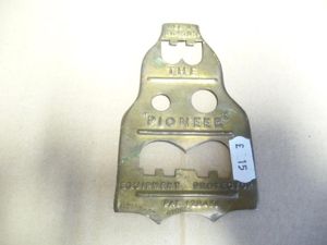 BRITISH WW1 PIONEER BUTTON STICK/ POLISH PLATE WW1.